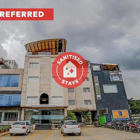 Vaccinated Staff- Townhouse Oak Hotel Silvotel Indore Luaran gambar