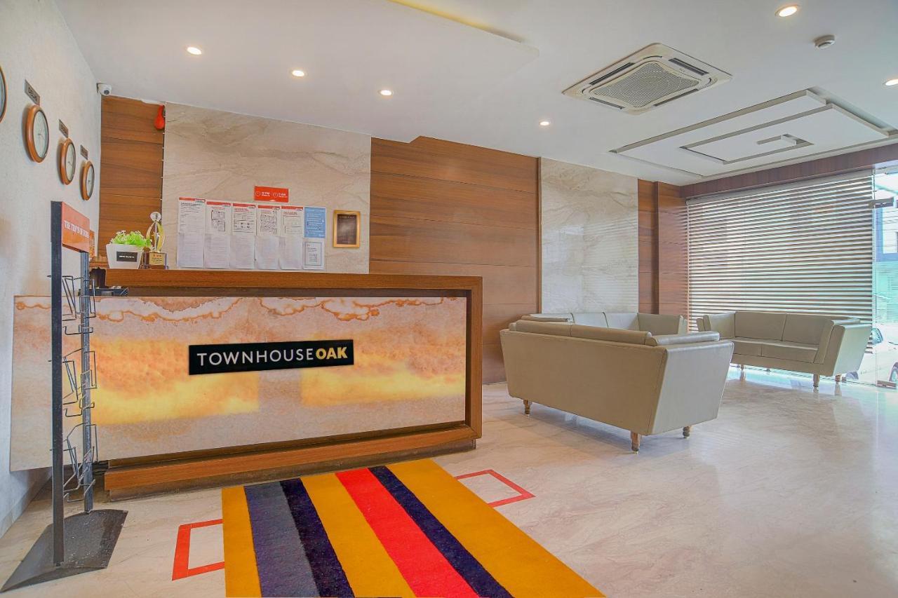 Vaccinated Staff- Townhouse Oak Hotel Silvotel Indore Luaran gambar