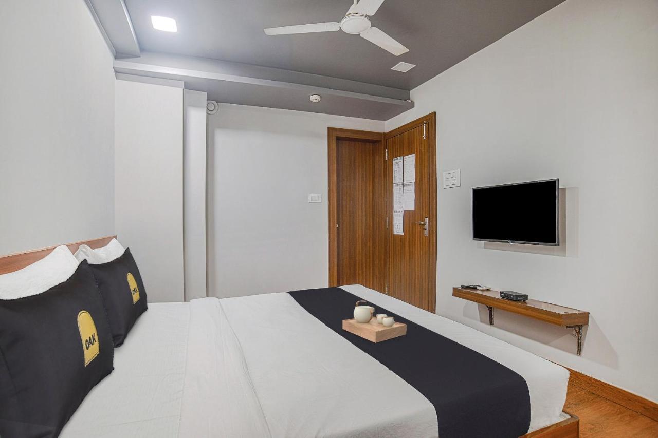 Vaccinated Staff- Townhouse Oak Hotel Silvotel Indore Luaran gambar